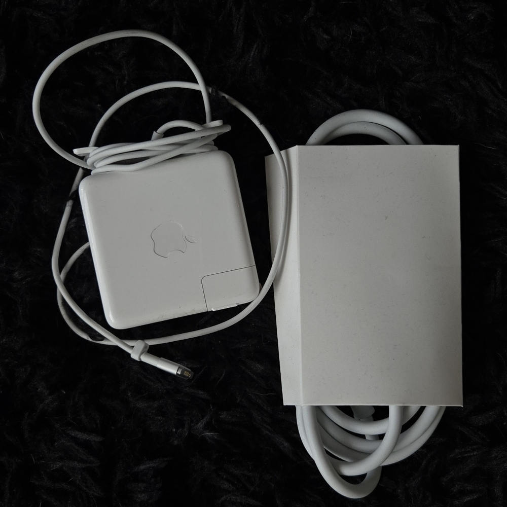 Original Apple MacBook Charger